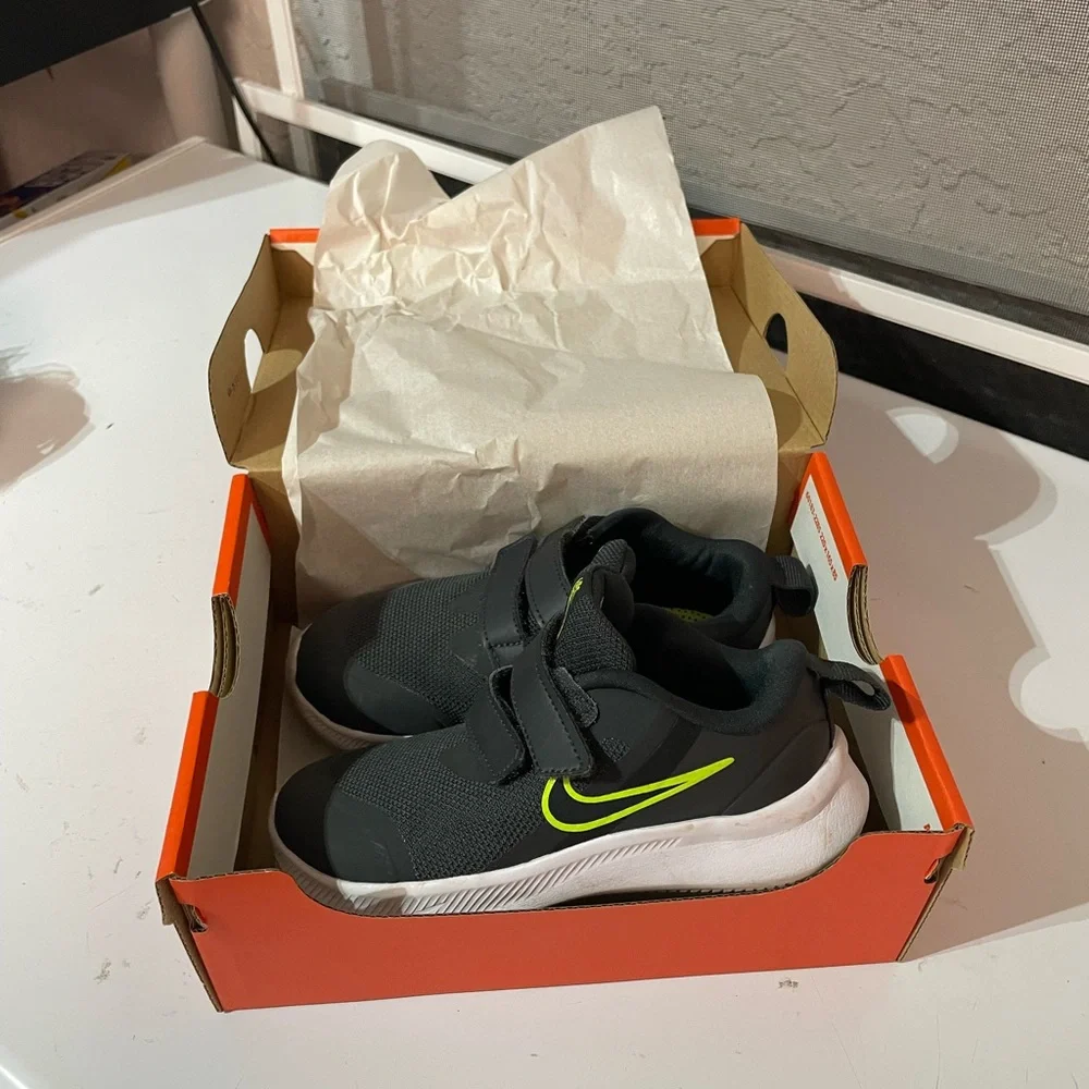 Nike Kids Black and Green Sneakers